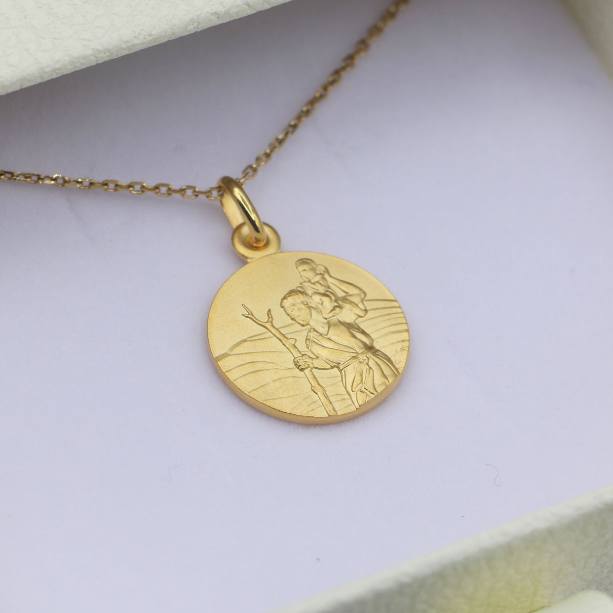 Qui était saint Christophe ? Signification et symbole de sa médaille