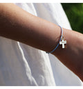 bracelet-croix-plaque-or-cordon-ajustable-porte
