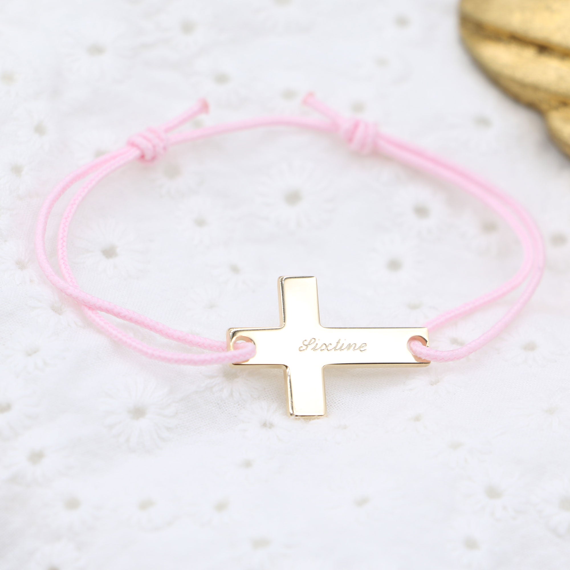 bracelet-croix-plate-plaque-or-gravee-prenom