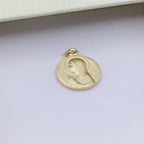 Collier Médaille Vierge Marie en Prière Plaqué Or 18K – Gravure Baptême